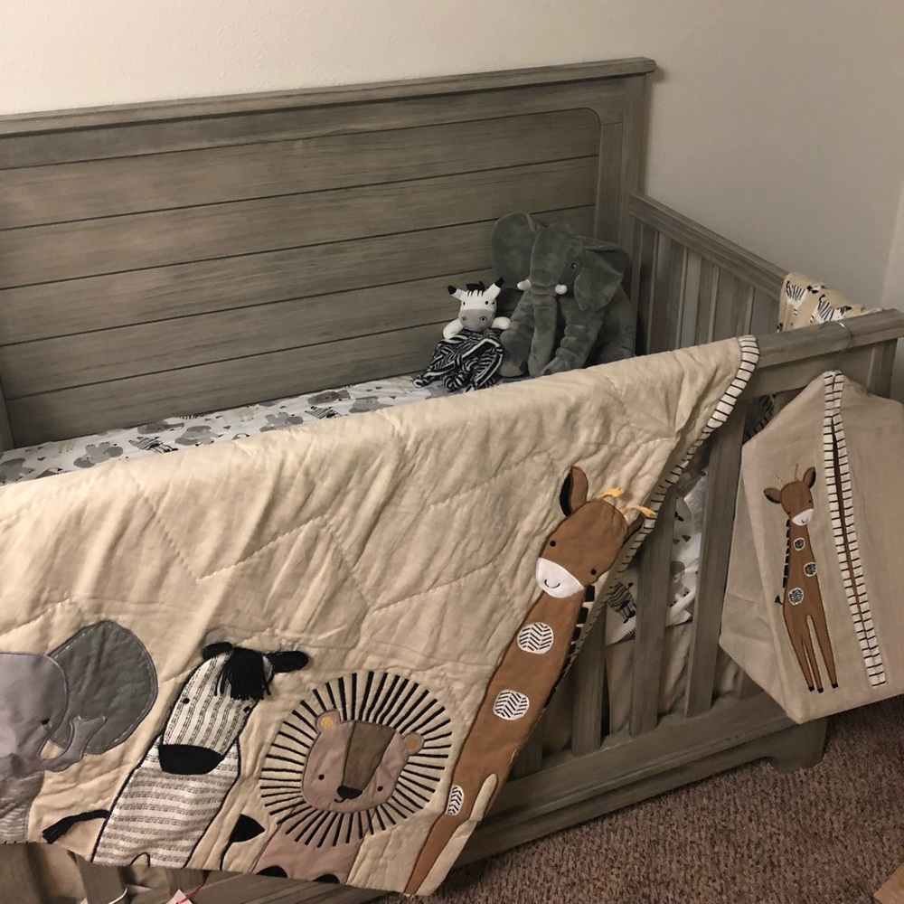 Lambs & Ivy 4 piece crib set